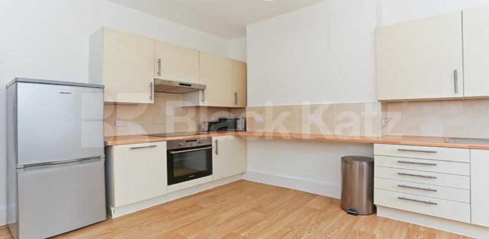 			HUGE ONE BED IN WATERLOW PARK / ARCHWAY! , Studio Apartment, 1 bath, 1 reception Flat			 Whitehall Park, ARCHWAY 